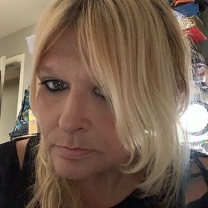 Meet your Posher, Lora